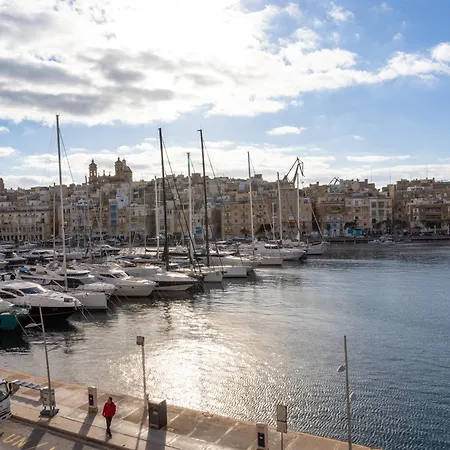 Seafront 3 Bedroom Vittoriosa