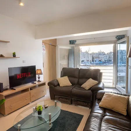 Seafront 3 Bedroom Apartmán