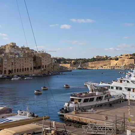 Seafront 3 Bedroom Apartmán *