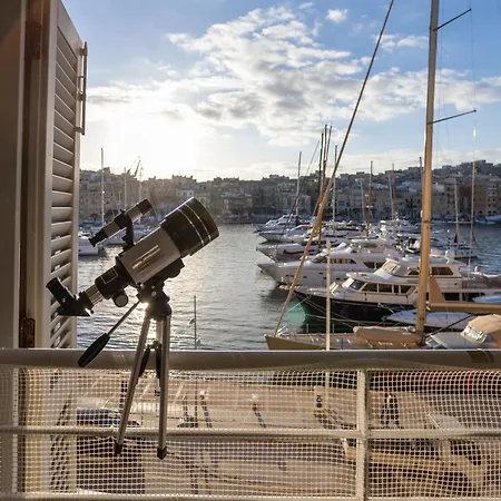 Seafront 3 Bedroom Appartement *