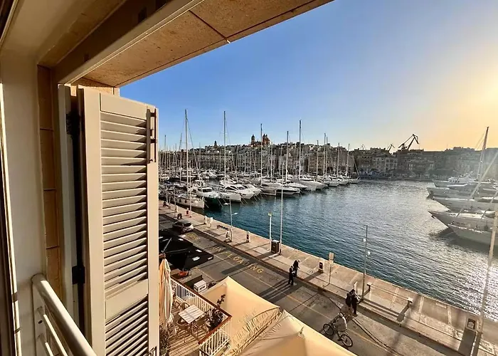 Seafront 3 Bedroom * Birgu