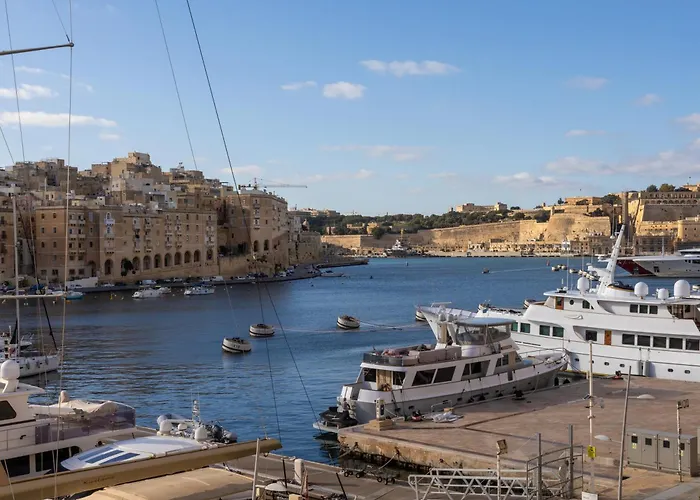 Seafront 3 Bedroom Appartement *