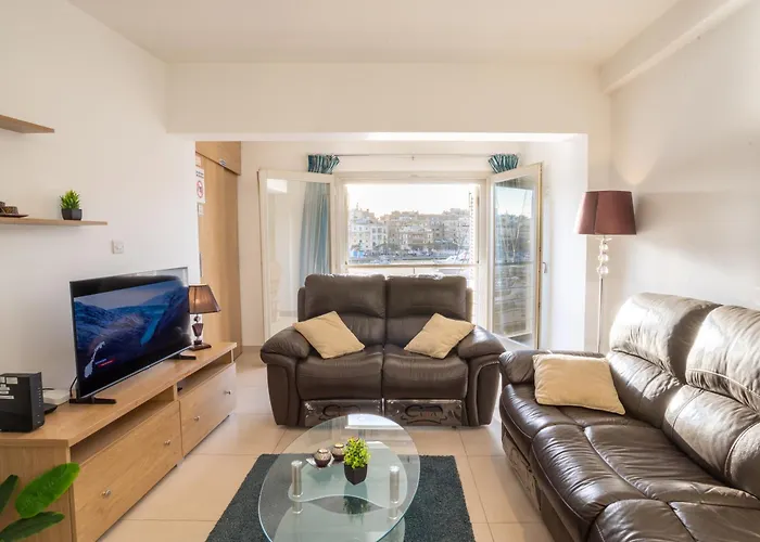 Seafront 3 Bedroom *