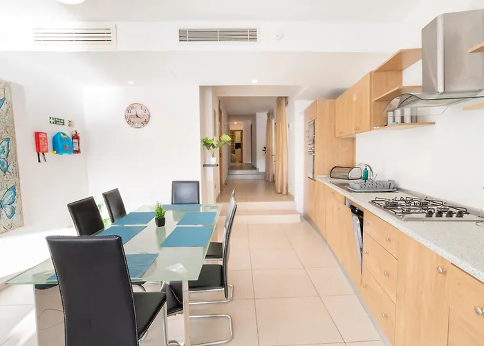 Seafront 3 Bedroom Apartmán