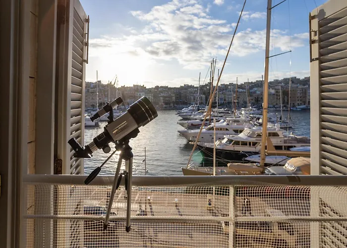 Seafront 3 Bedroom Appartement *